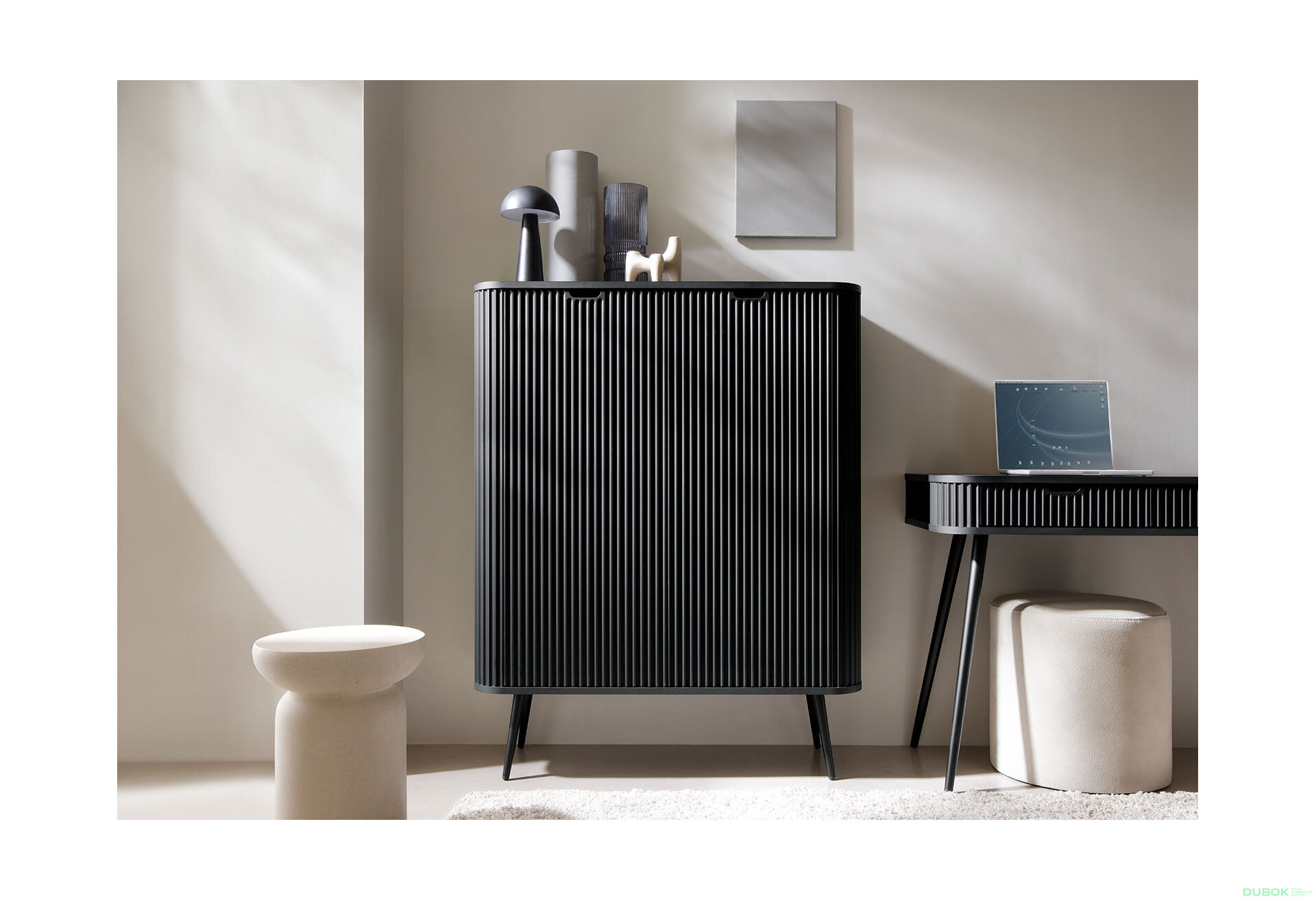 Obrázek 5 - Komoda K-103 černá, černé nohy Zova