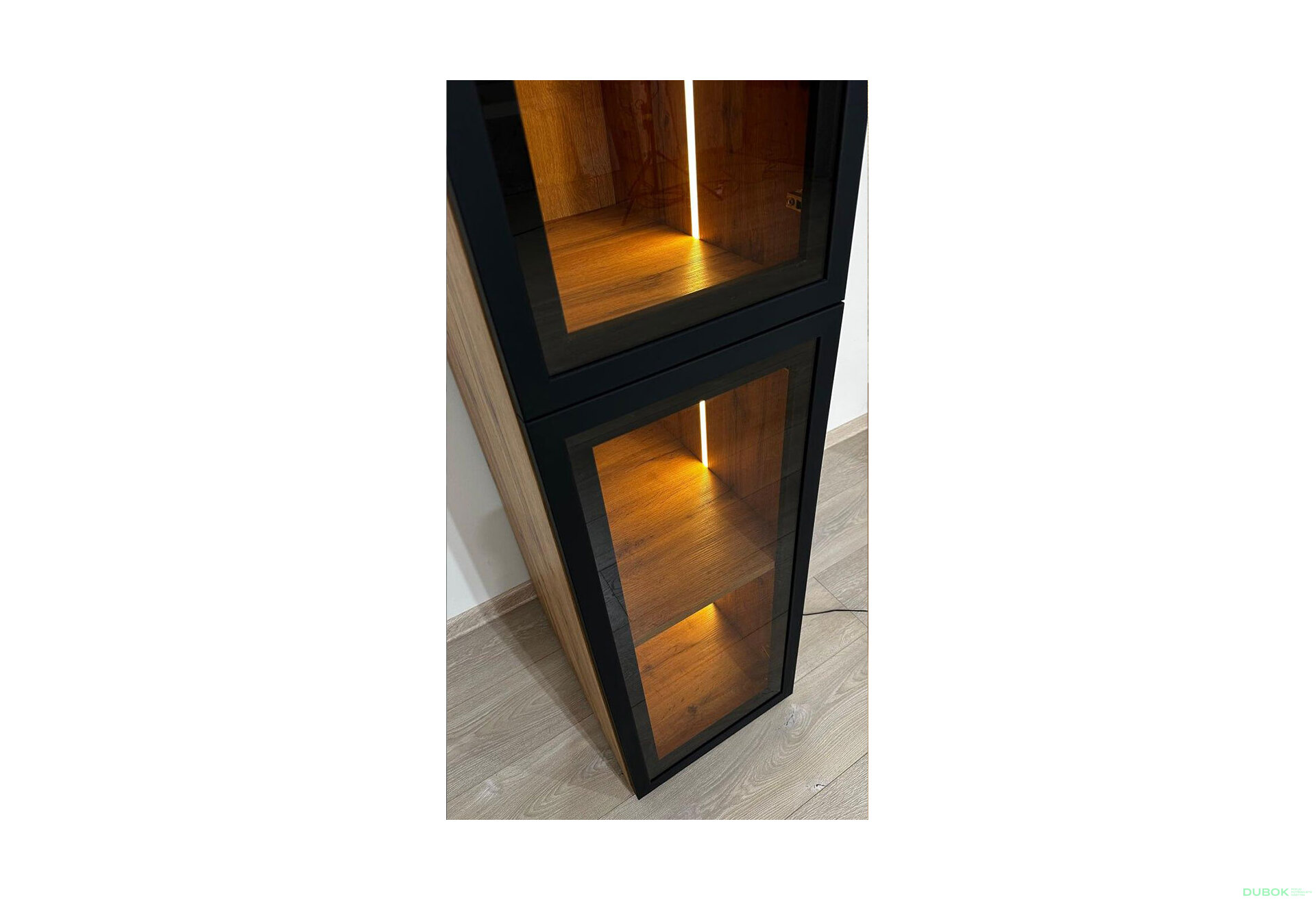 Obrázek 9 - Modul s osvětlením (v-2400*400) dub apalačský Space
